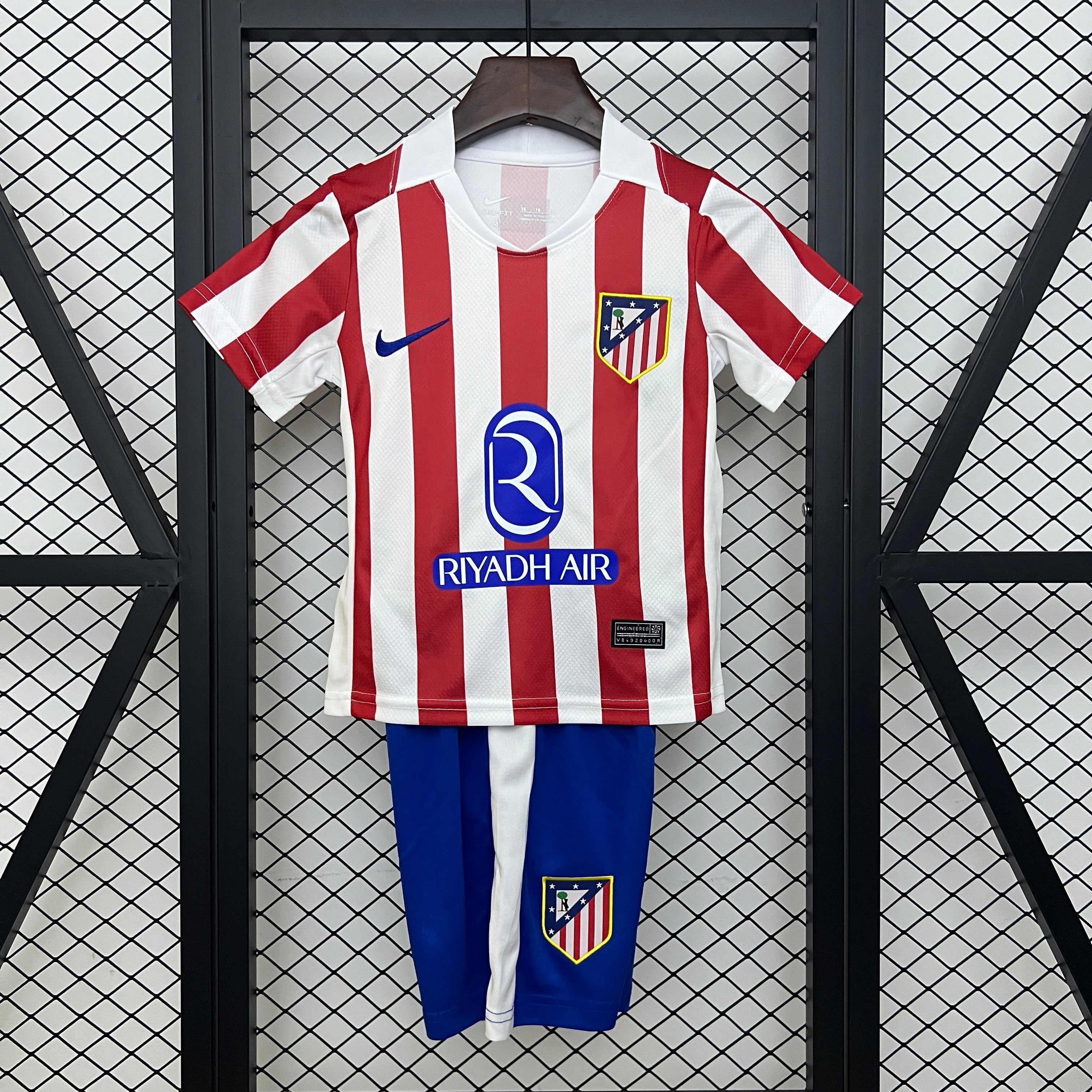 Maillot domicile Atlético Madrid 25/26 - Enfant (short inclus)