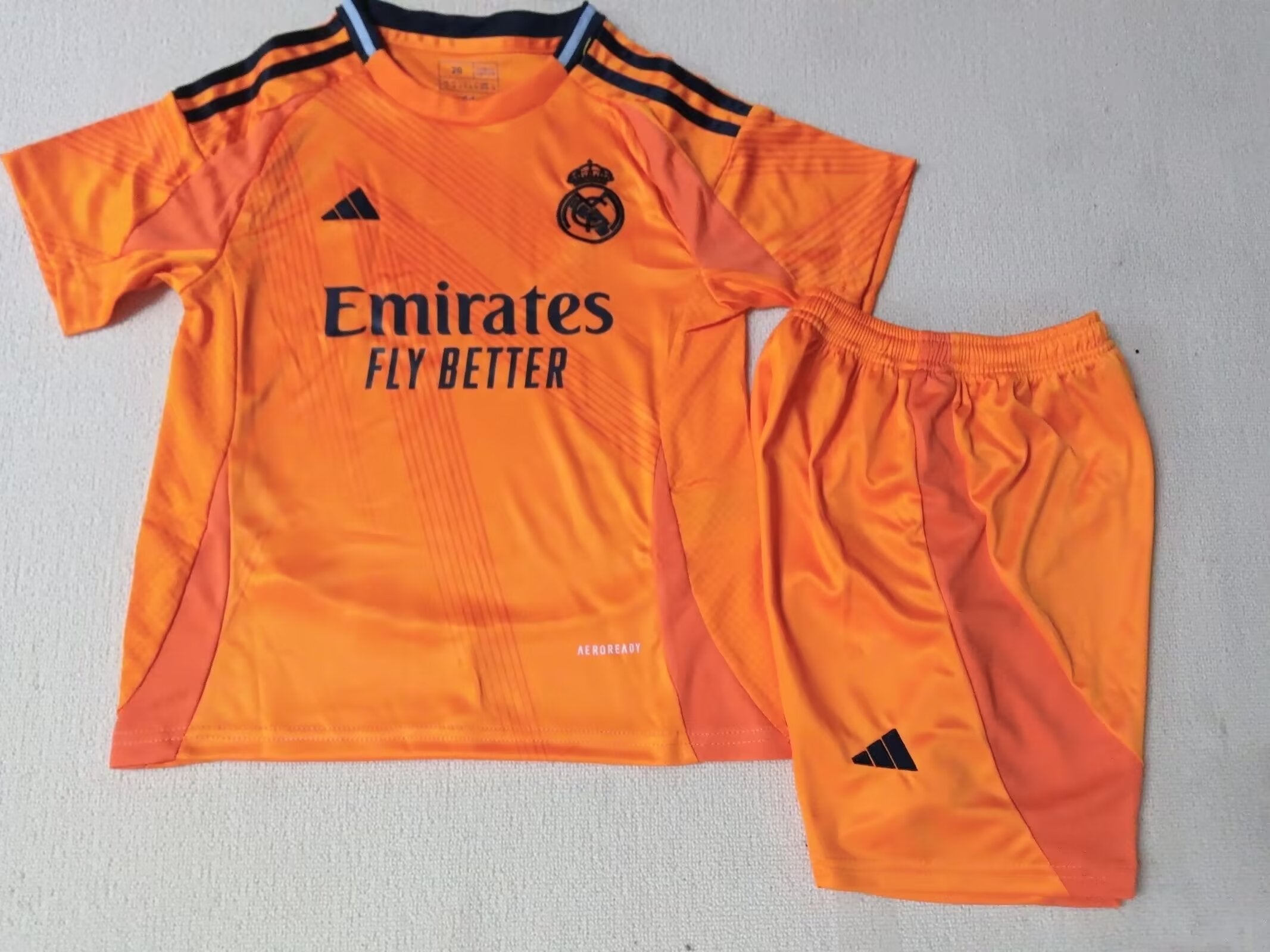 Maillot extérieur Real Madrid 24/25 - Enfant (short inclus)