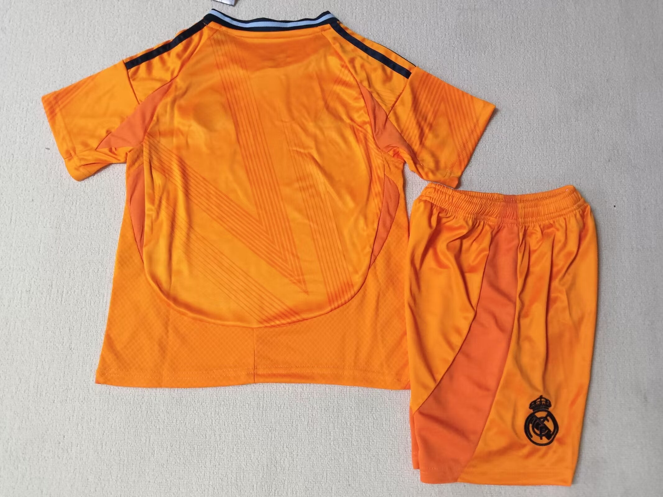 Maillot extérieur Real Madrid 24/25 - Enfant (short inclus)
