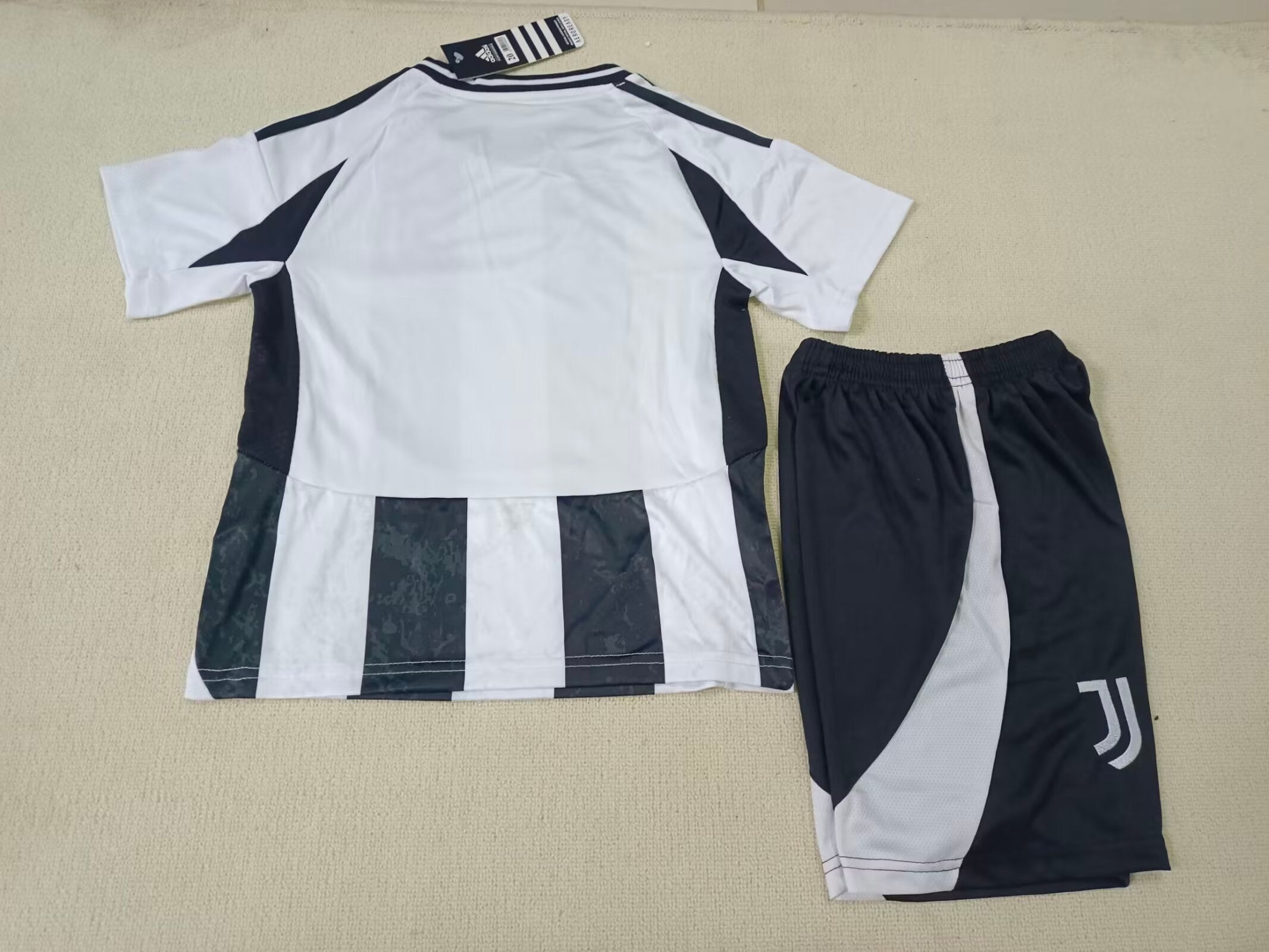 Maillot domicile Juventus 24/25 - Enfant (short inclus)